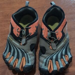 Vibram Mens' Black and Orange Water Shoes